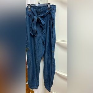 Brand new, w/tag, jean/trouser pant w/waist tie. High waisted and wide legged.